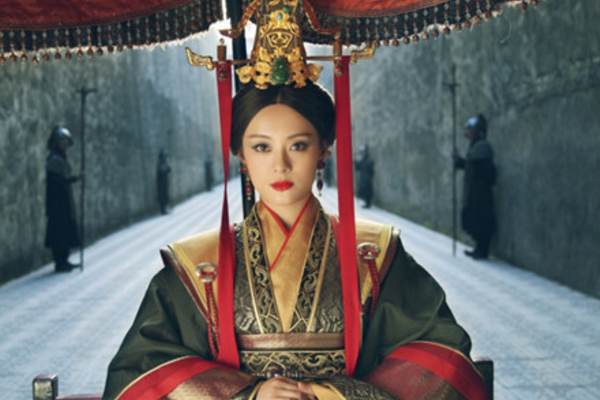 芈月跟着芈姝来到秦国，最后成为秦王后，她的选择是正确的吗？