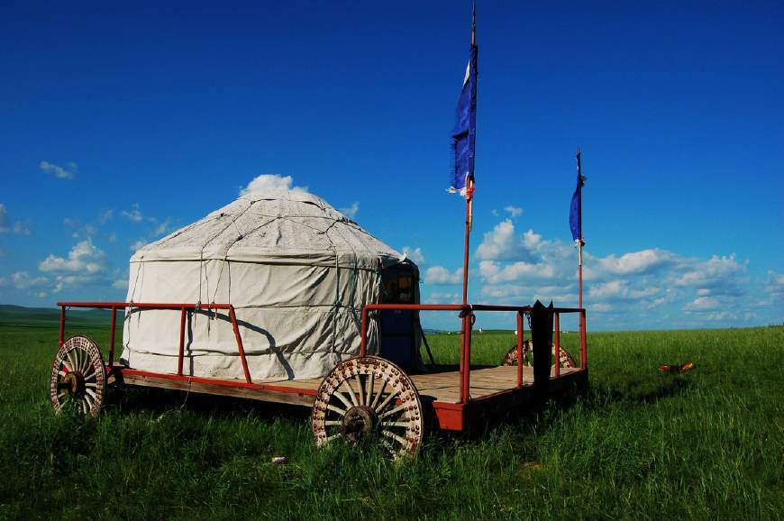 蒙古人为什么住在蒙古包里？