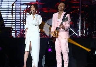回顾，李荣浩为什么要在演唱会上亲吻杨丞琳？