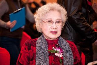 秦怡93岁拍摄《青海湖畔》，为什么引鲁豫称赞？