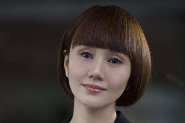 袁泉又来自于96明星班,是一个非常优秀的女演员,12岁的时候就登台表演