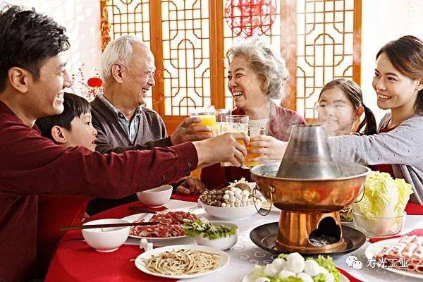 中国人过节为什么总是讲究吃团圆饭？