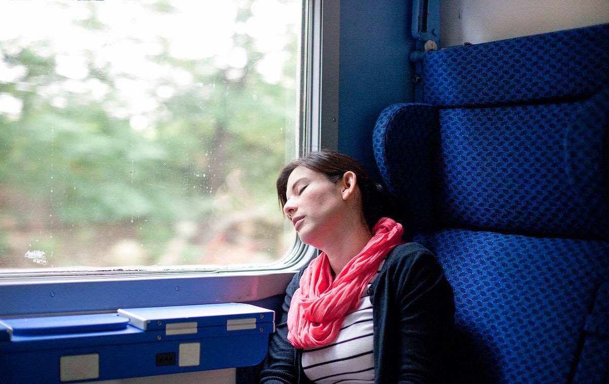坐长途硬座怎么睡觉比较舒服？