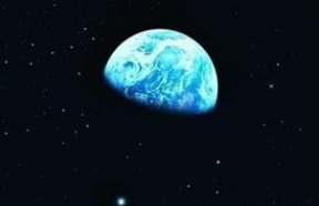 地球最真实的颜色是蓝色吗？