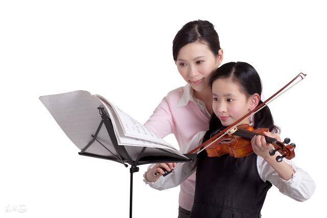 家里的小孩听古典音乐时总是哭闹，怎么办？