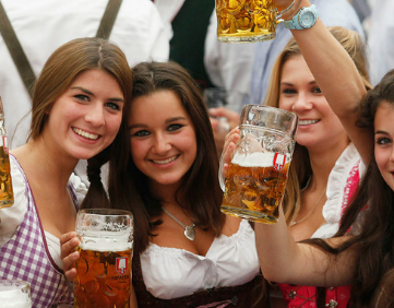 慕尼黑啤酒节是以什么闻名于世的呢？