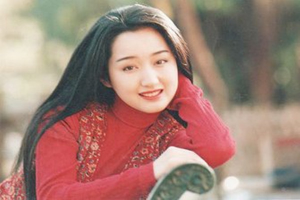 杨钰莹现今45岁，为何至今未婚？