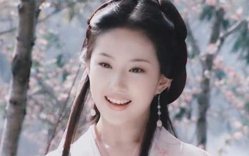 “小龙女“到现在的“花木兰“，刘亦菲为什么那么美？