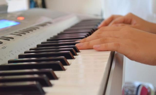 怎样学习钢琴即兴伴奏？