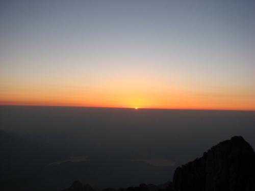 深夜爬山看日出是种什么体验？