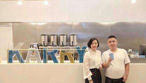 王俊凯父母奶茶店生意火爆，明星父母开店是否在赚粉丝钱？