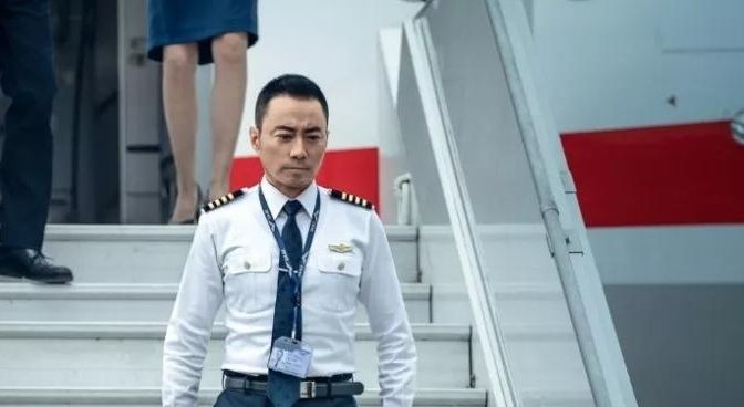 《我和我的祖国》和《中国机长》哪部电影更好看？