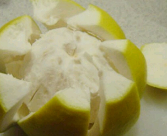 柚子皮冲水吃有什么作用？