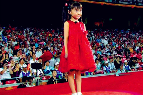 19岁奥运女孩儿杨沛宜，究竟和林妙可的星路有哪些不同？