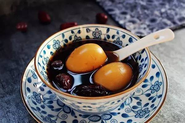 红糖煮鸡蛋和冰糖银耳汤可以一起吃么？