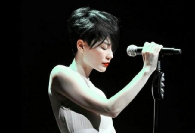 新人辈出的华语乐坛，为何再难遇到像王菲这样的女歌手了？