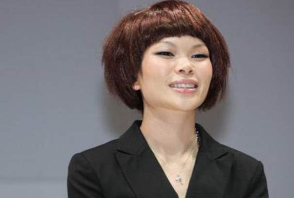 中国第一名模吕燕，长相奇丑，凭什么成了世界级超模？