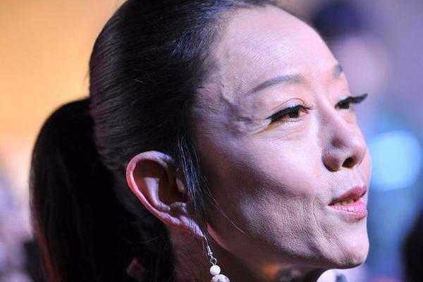 年过60岁体重不到90斤的杨丽萍为了热爱的舞蹈事业对自己有多苛刻？
