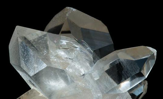大多人认为水晶里蕴藏能量，这是为什么？