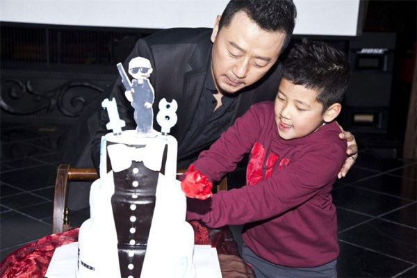 生日蛋糕非常用心，郭涛为儿子13岁生日究竟精心准备了怎样的一个蛋糕？