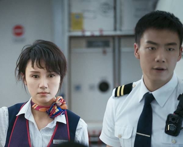 相信看完你就有答案了，《中国机长》里哪个空姐最漂亮？