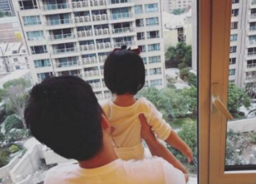 陈赫在微博发跟女儿的日常，有个女儿奴的老公是什么感受？